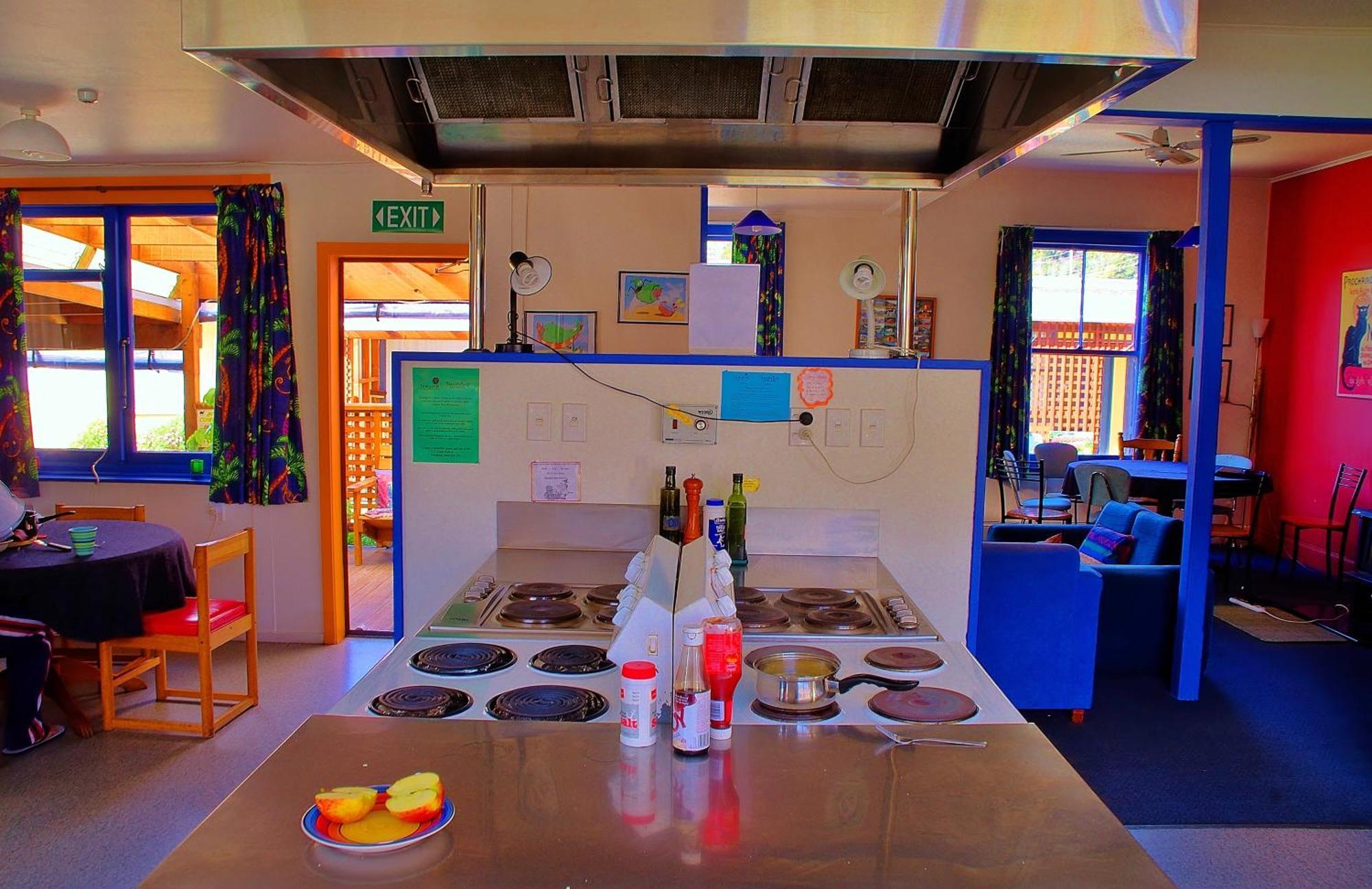 Sequoia Lodge Backpackers Picton Bagian luar foto