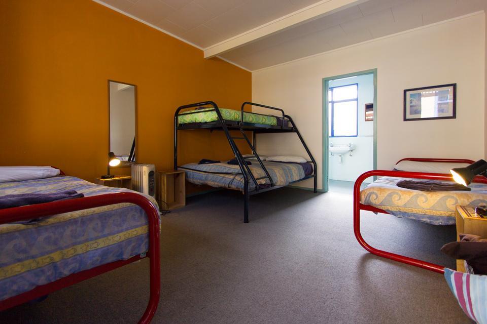 Sequoia Lodge Backpackers Picton Bagian luar foto