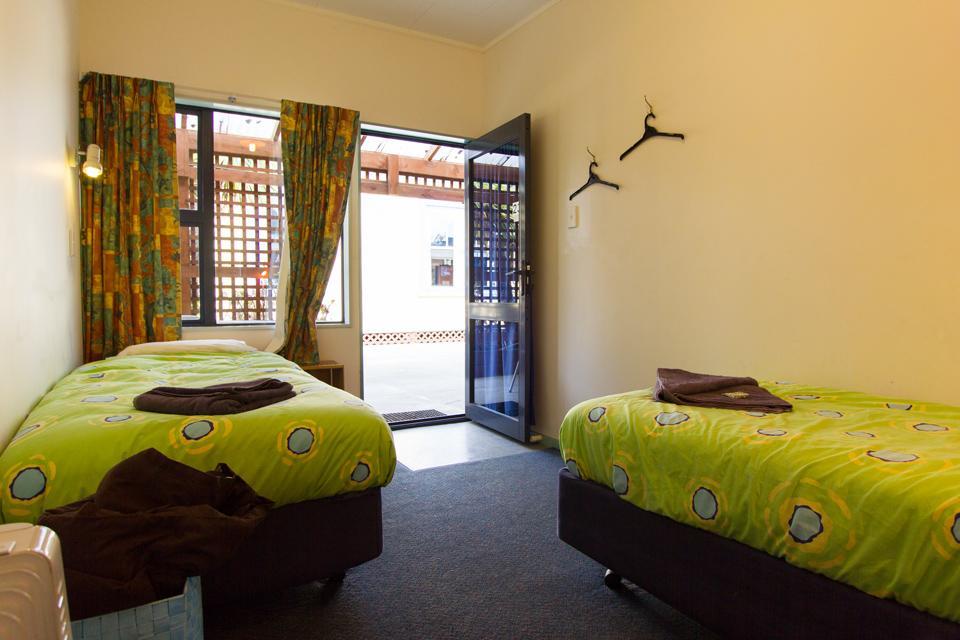 Sequoia Lodge Backpackers Picton Bagian luar foto